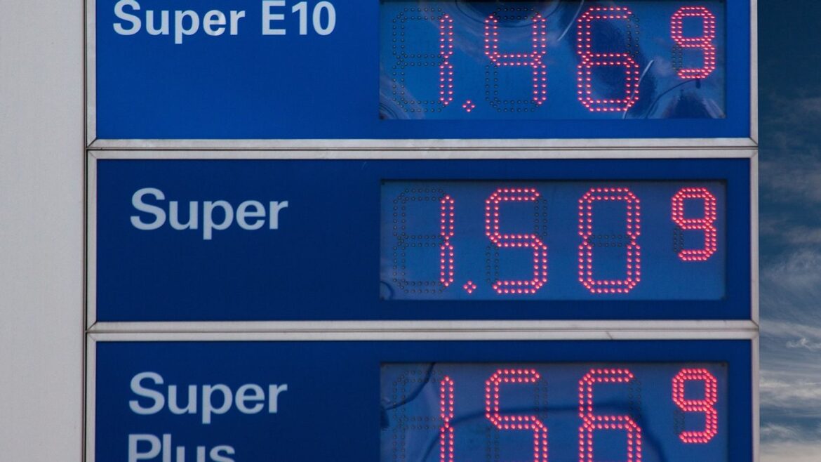 Spadają ceny paliw na brytyjskich stacjach