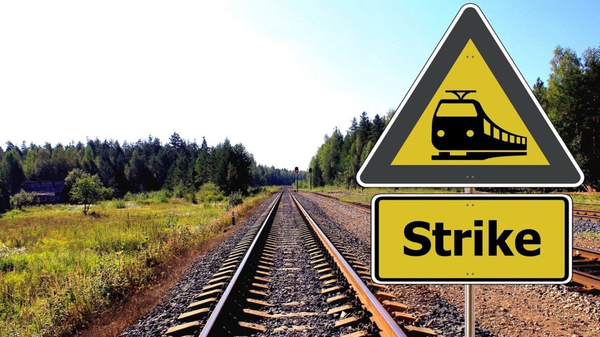 Z powodu strajku na kolei liczba pociągów jest poważnie ograniczona